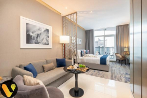 Vogue DAMAC Maison Prive - Stunning 17th Floor Balcony & Pool with Canal Views Prime Business Bay Location, Near Downtown & Burj Khalifa